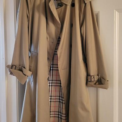 1319 - Burberry Trench Coat