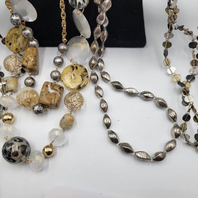 1328 - Lot of 5 Costume Necklases
