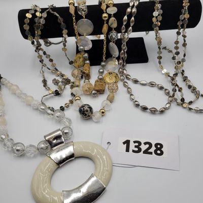 1328 - Lot of 5 Costume Necklases