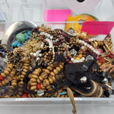 1329 - Lot of Broken and Misc Costume Jewelry