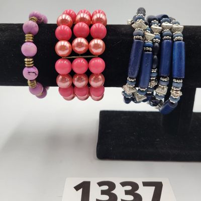 1337- Lot of 8 Costume Bracelets