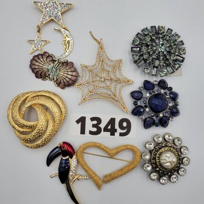 1349 - Lot of 9 Pins / Brooches