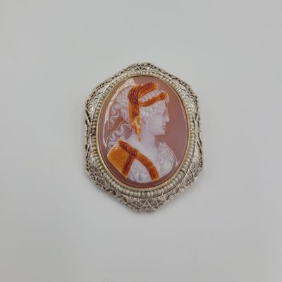 1352 - 14K White Gold Cameo