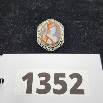 1352 - 14K White Gold Cameo