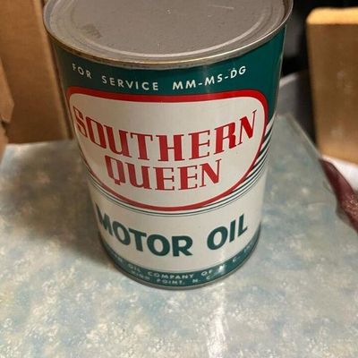 Vintage Southern Queen motor oil quart can, produced by Southern Oil Company of High Point, N.C., featuring classic red, white, and teal...