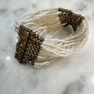 Cute White and Gold Tone Bracelet K4