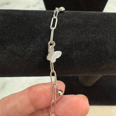 Pretty Silvery Butterfly Paper Clip Bracelet L1