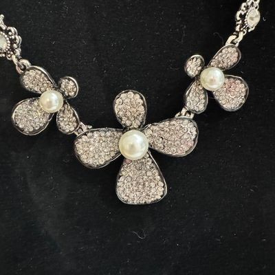 Gorgeous Flower Necklace A13