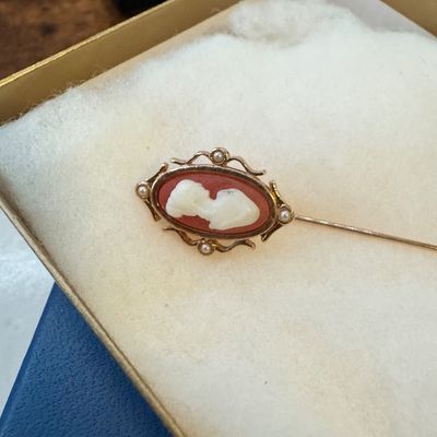 Beautiful Avon Cameo Scarf Pin GR