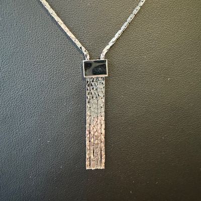 Avon Silver Tone Necklace GL21