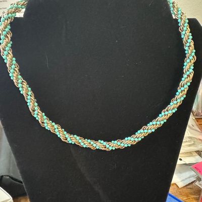 Beautiful Avon Blue Beads and Gold Tone Necklace GR