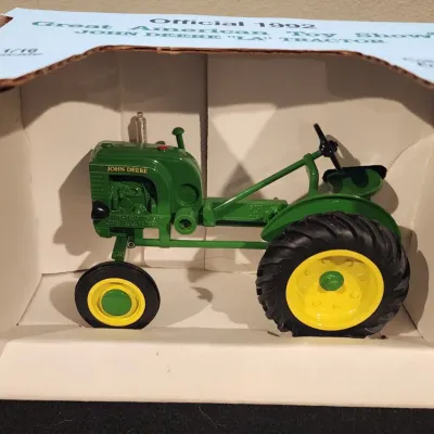 Vintage Old Stock John Deere Tractor & ERTL 540 Tractors Diecast Lot: ERTL 1/16 Tractors Lledo Greyhound Bus