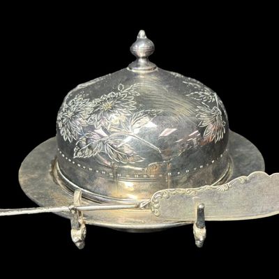 Sale Photo Thumbnail #55: This late 19th century Victorian cheese/butter dome was manufactured by the Meriden B. Company. It is quadruple plated, meaning it has four layers of electro-plated silver, representing higher durability and quality for antique silver plate. It is complet