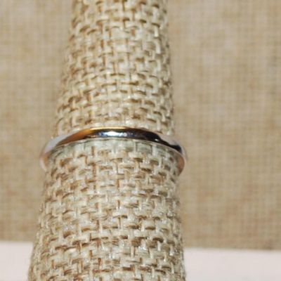 Size 6¼ Marked .925 Connected HEARTS Ring with Clear Stone Accents on a Silver Band (2.0g)