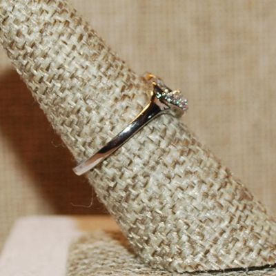 Size 6¼ Marked .925 Connected HEARTS Ring with Clear Stone Accents on a Silver Band (2.0g)