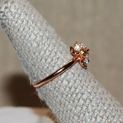 Size 7 Marked .925 - ROSE GOLD Setting RING with 5 Clear Stones in a Cluster Branch on a Rose Gold Band (2.7g)