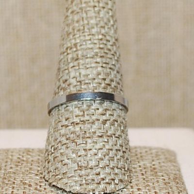 Size 9 Delicate STAINLESS STEEL Ring with "6 TINY HEARTS DESIGN" on a Silver Colored Band (1.5g)