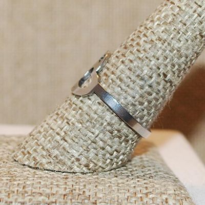 Size 9 Delicate STAINLESS STEEL Ring with "6 TINY HEARTS DESIGN" on a Silver Colored Band (1.5g)