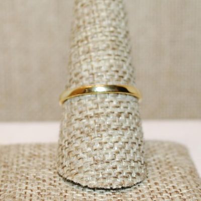 Size 9¼ Multicolor Flower Party Style Ring with Branch on a Gold Tone Band (3.7g)