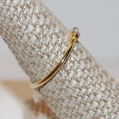 Size 6¾ Small Emerald Cut Horizontal Clear Stone Ring on a Gold Tone Band (1.3g)