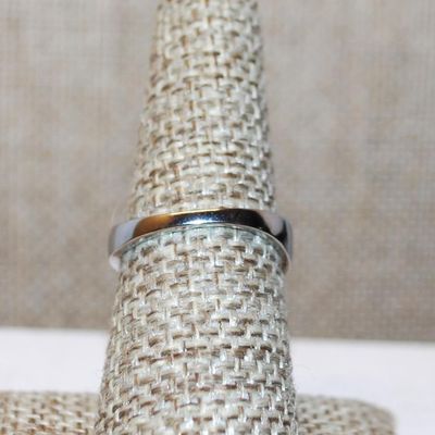 Size 7¼ Connected Green HEARTS Ring with Clear Stone Accents on a Silver Band (3.2g)