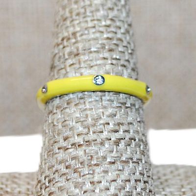 Size 8 Delicate YELLOW Ring with 6 Accent Clear Stones on a Silver Tone Band (2.1g) - STACK ALL COLORS for a REAL IMPACT