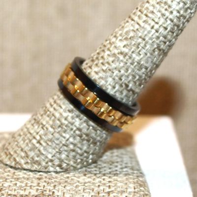 Size 8¼ Black & Gold Ring with MOVEABLE "Gears" in the Middle on an All Black Band (6.9g)