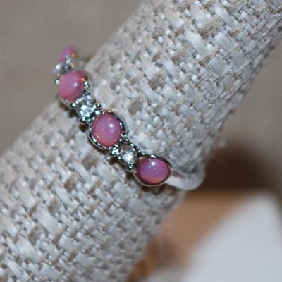 Size 8½ Five Light Pink Stones Ring with Clear Accents Stones In-Between (2.2g)