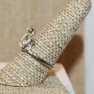 Size 9 White CROWN Enamel Ring & Round Clear Stone Top on a Silver Tone Band (4.1g)