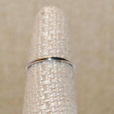Size 9 Marked .925 Delicate RED Rectangle Stone Ring with 2 Round Clear Stone Sides on a Silver Band (1.2g)