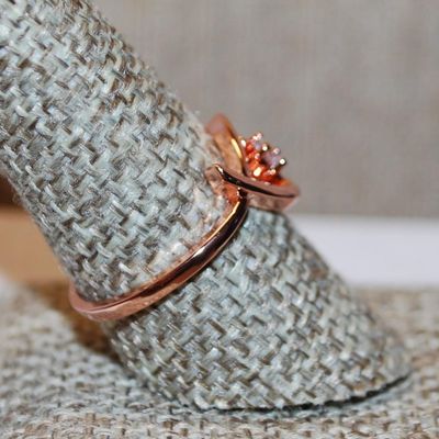 Size 9¼ Marked .925 Rose Gold Side HEART Style & Single Main Stone on a Rose Gold Band (2.4g)