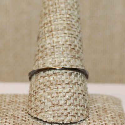 Size 10 High Rise Azure Cut 4 Prong Clear Main Stone & Side Accents on a BLACK Tone Band (2.6g)