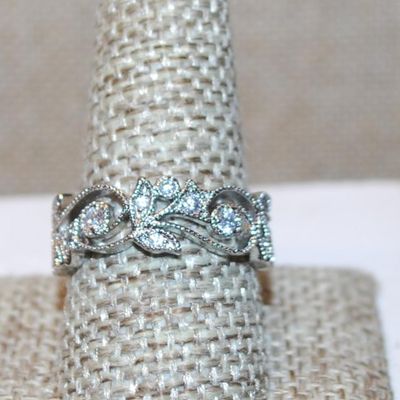 Size 10¼ Array of Glitter Rolls of Leaves and Stems Ring with a Silver Tone Band (4.0g)