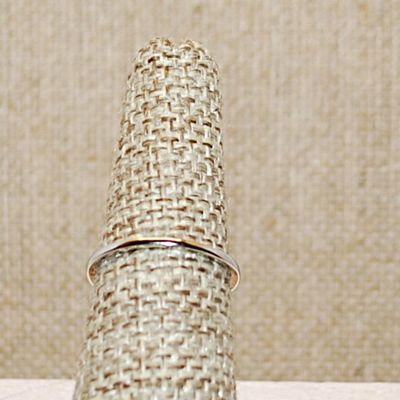 Size 6 ½ Marked .925 Butterfly Ring with Ground Brilliant Stones on a Silver Band (1.7g)