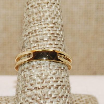 Size 8 Half Infinity Criss-Cross Ring with 2 Rows of Small Stone Accents on a Gold Tone Band (2.6g)