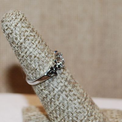 Size 6 Marked .925 Tiny Group of 4 Stones Ring on a Graphic Flowered Silver Band (2.1g)