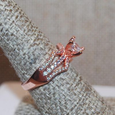 Size 6½ Rose Gold Square Main Stone Ring with 3 Rows of Side Accents on a Rose Gold Tone Band (3.9g)
