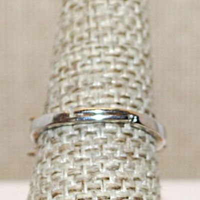 Size 7½ Double Rows Clear Angled Marquise Cut Stones Ring on a Silver Tone OPEN Band (2.8g)