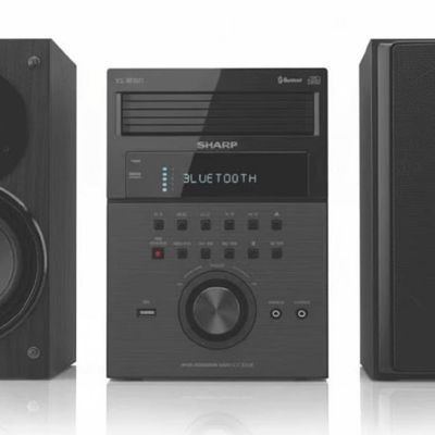 Sale Photo Thumbnail #272: This system features a 5-disc CD tray with “Play Exchange.” It has Bluetooth streaming along with built-in NFC for quick, one-touch pairing. This unit has never been removed from the original container. Measurement of box: 19” x 14” x 17”. [AG]