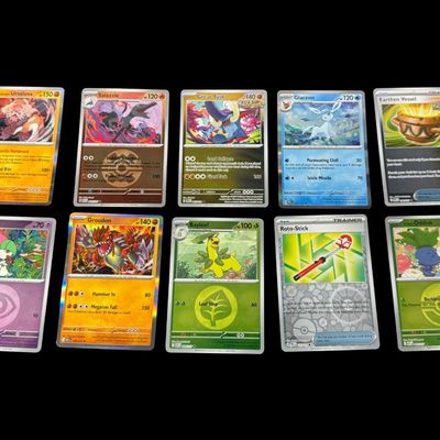 Sale Photo Thumbnail #351: Includes holos and more. Total of 1000+ cards. [LG]