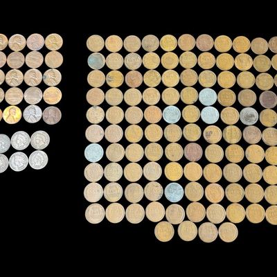 Sale Photo Thumbnail #386: Includes 114 wheat pennies (including steel), 25 Memorial pennies, and eight Indian Head pennies. Total of 147 coins. [PM]