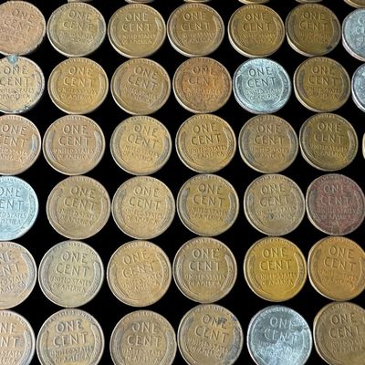 Sale Photo Thumbnail #388: Includes 114 wheat pennies (including steel), 25 Memorial pennies, and eight Indian Head pennies. Total of 147 coins. [PM]