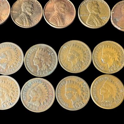 Sale Photo Thumbnail #387: Includes 114 wheat pennies (including steel), 25 Memorial pennies, and eight Indian Head pennies. Total of 147 coins. [PM]