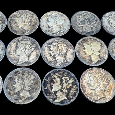 Sale Photo Thumbnail #421: Total of 15 ungraded Mercury dimes with assorted dates. The silver content is 90%. [PM]