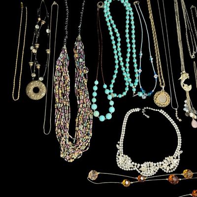 Sale Photo Thumbnail #475: Includes gold tone, silver tone, beads, and more. Total of 19 pieces. Some may need repair. [AG]
