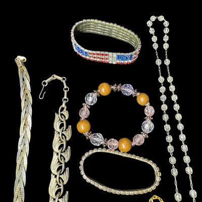 Sale Photo Thumbnail #481: Includes gold tone, silver tone, necklaces, bracelets, earrings, and more. Total of 20 pieces. [PM]