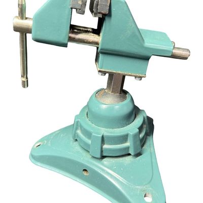 Sale Photo Thumbnail #516: Includes a PanaVise Junior Model 201 adjustable vise, and an articulated vacuum base vise with suction. Both pieces are believed to be constructed of cast aluminum. Includes accessories. Measurement of tallest: 6.5”H. [RS]