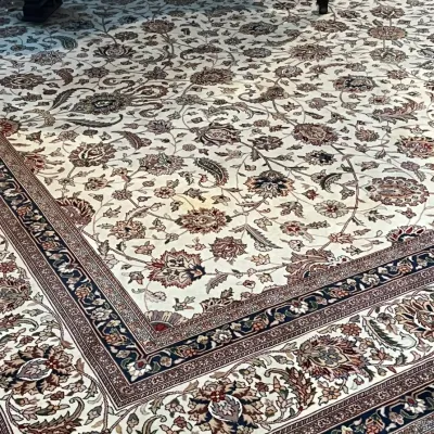Very nice room size rug approx 12x14