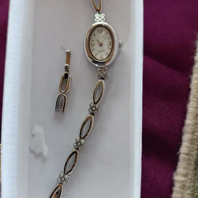 Vintage Watch with Extra Links Quartz Bracelet