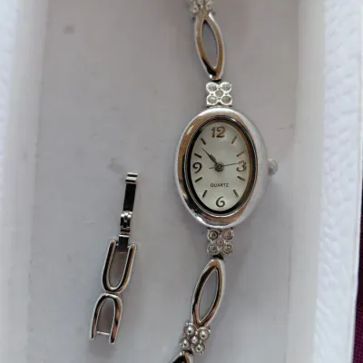 Vintage Watch with Extra Links Quartz Bracelet